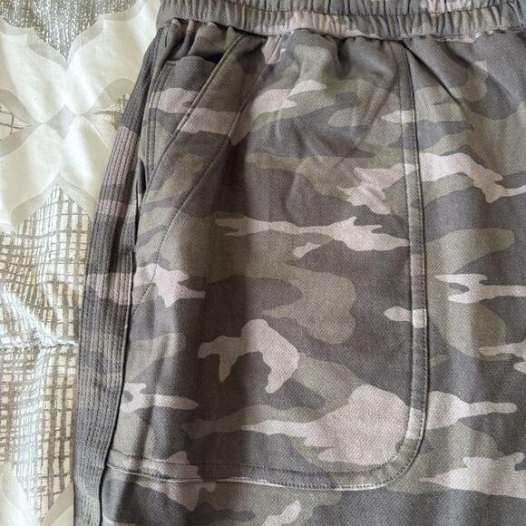 ATHLETA WOMEN'S BLACK OLIVE GREEN ELASTIC WAIST CAMO JOGGER PANTS Plus Size 22 - Picture 4 of 8